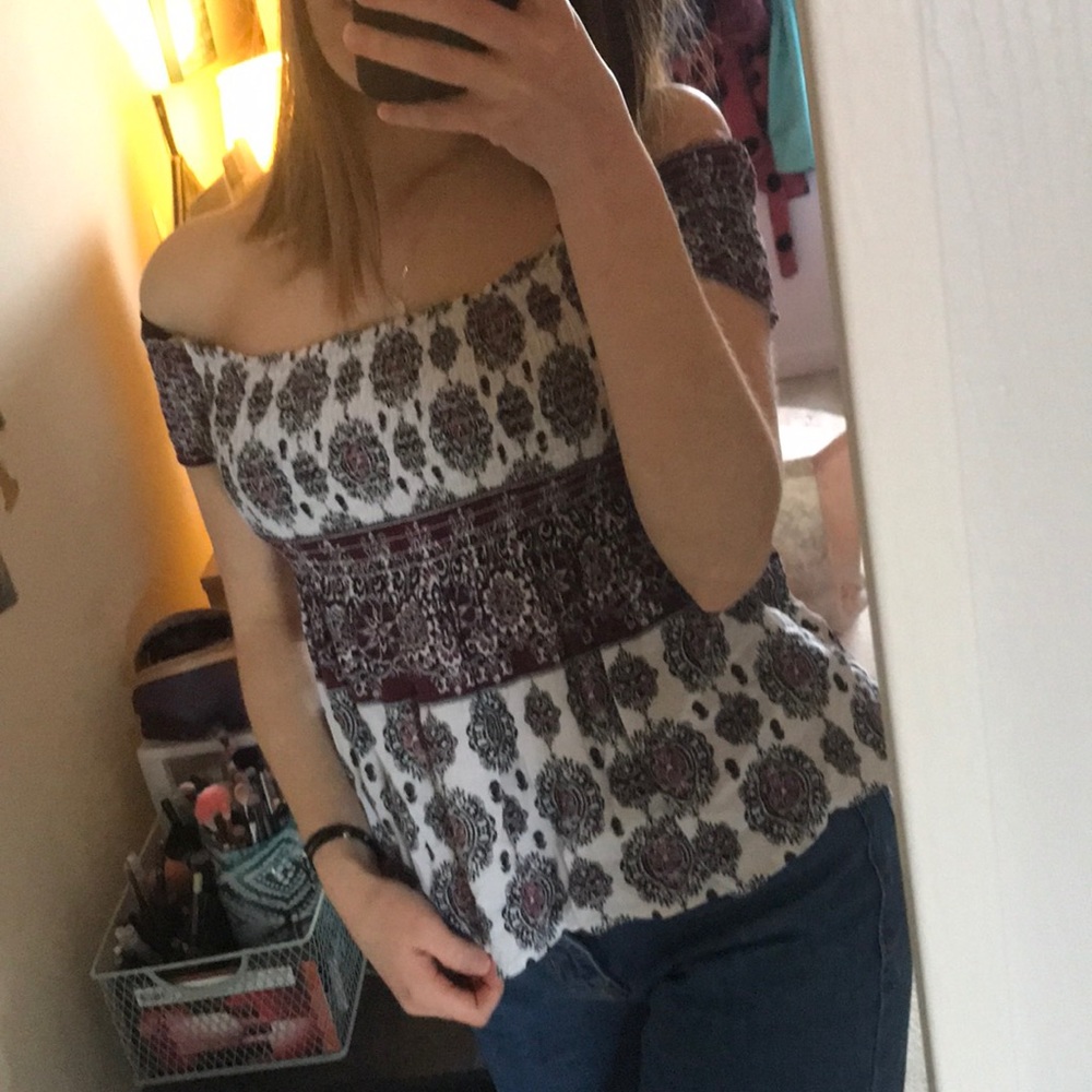 Patterned Smocked Top - Picture 2 of 5